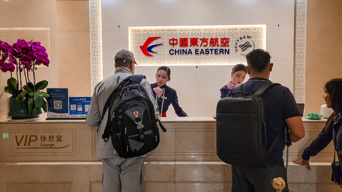 Стойка регистрации бизнес-зала 36