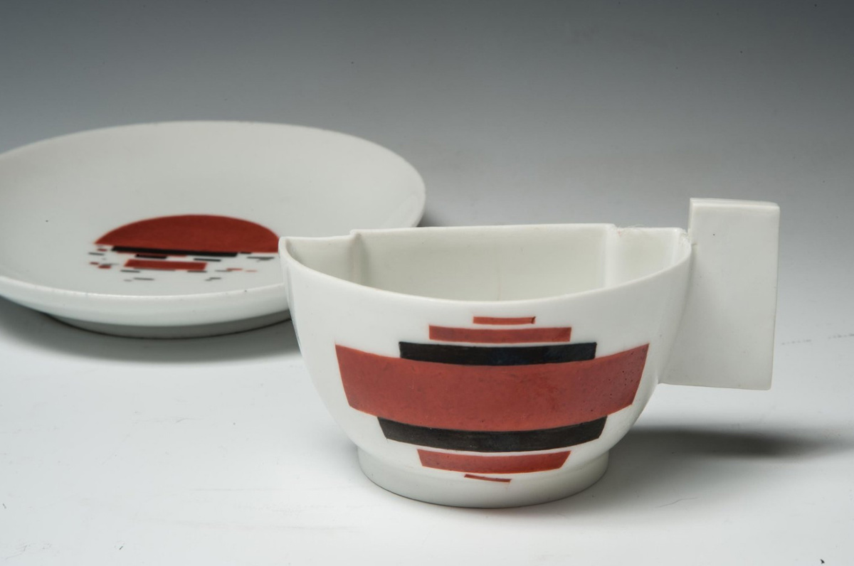 «Получашка» Малевича с росписью по эскизу Суетина. © Государственный Русский музей