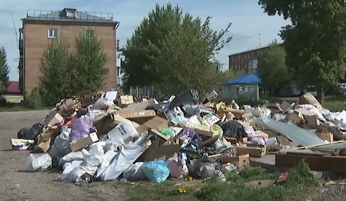     С приходом тепла Емельяновский район утопает в мусоре