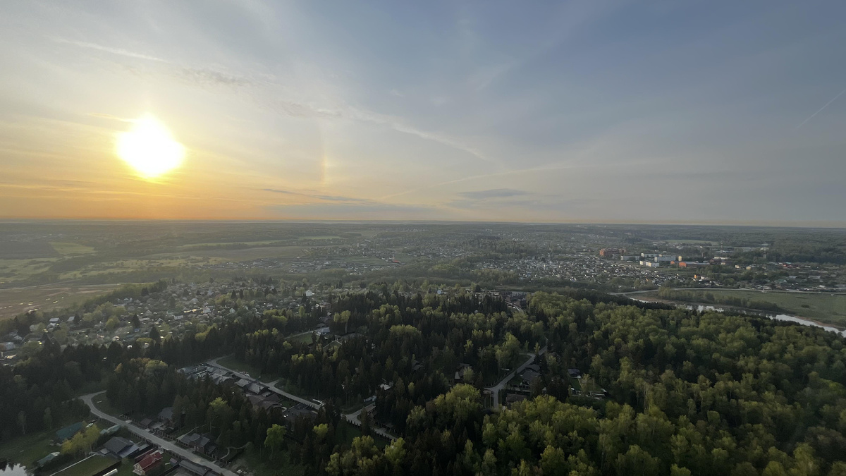 Вид с высоты из корзины воздушного шара.