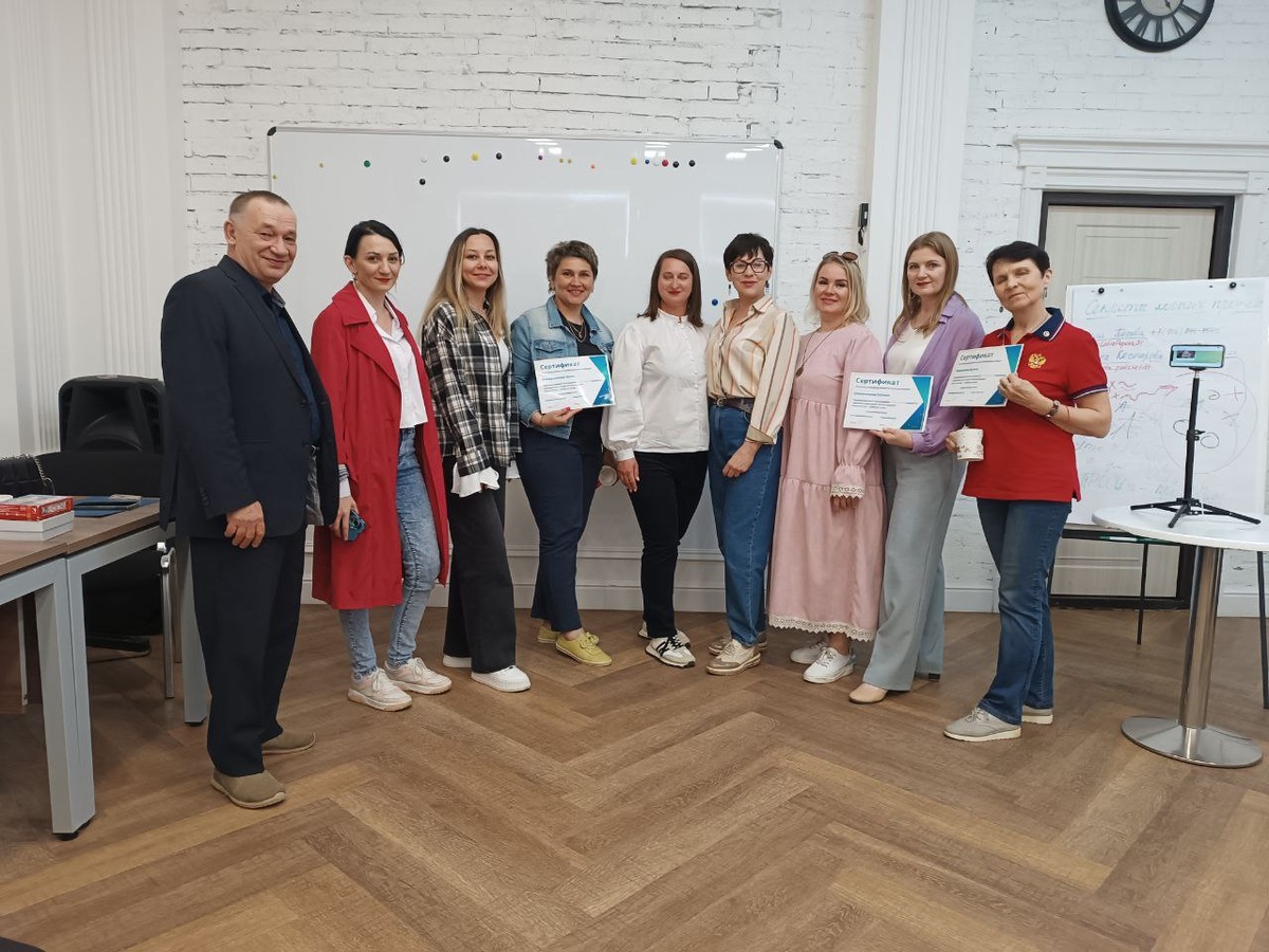 Фото автора с участниками мастер- класса