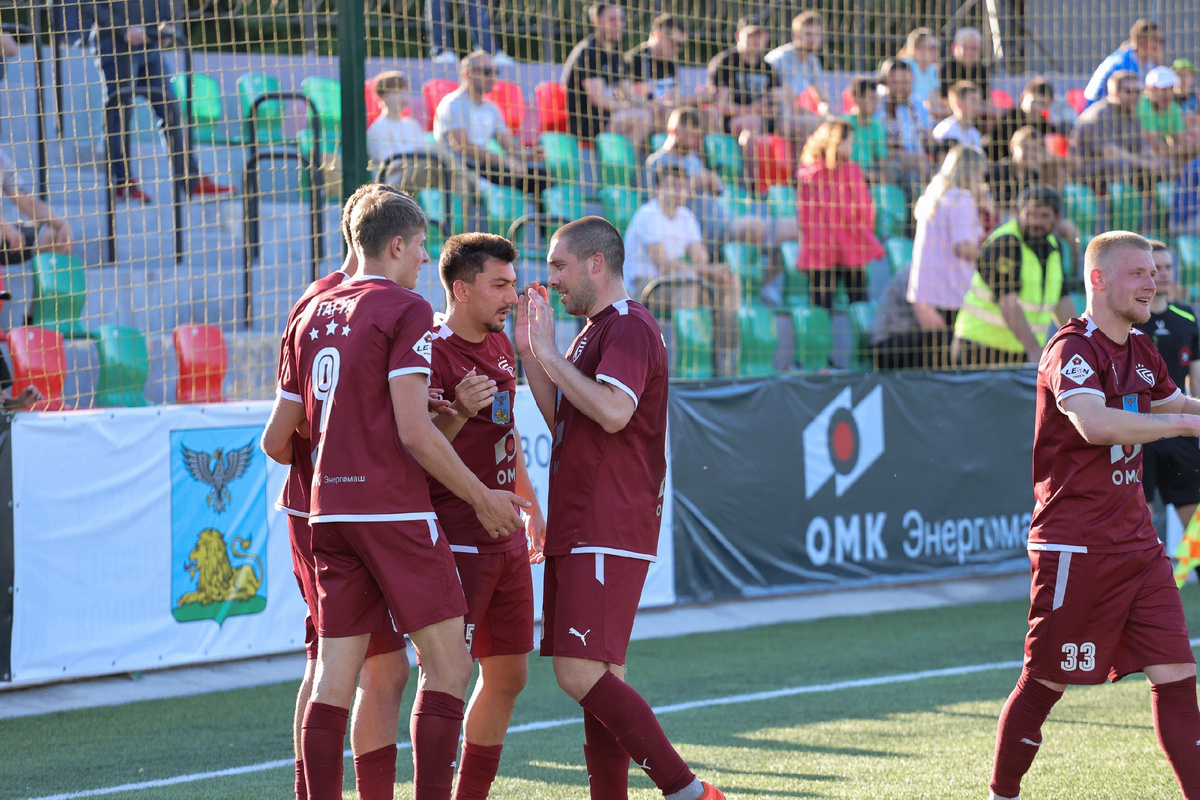 Фото https://vk.com/fc_salyutbgd