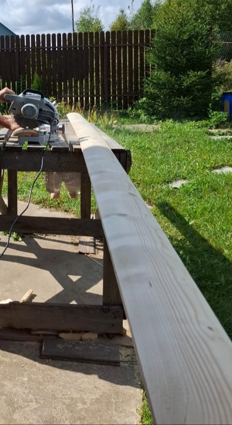 Для изготовления наличников использовали 6-метровый блок-хаус