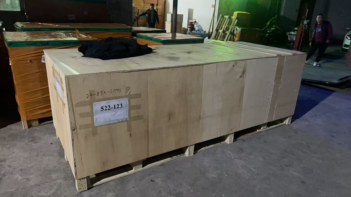 Вот и мой груз весом 2 тонны поступил на склад в Сужоу для дальнейшей отправки в Россию в составе сборного груза, то есть когда в конейнер кладут грузы разных отправителей. 