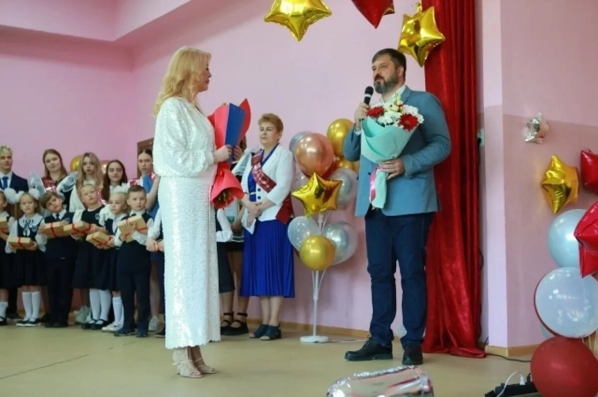    Глава Дзержинска Михаил Клинков поздравил выпускников