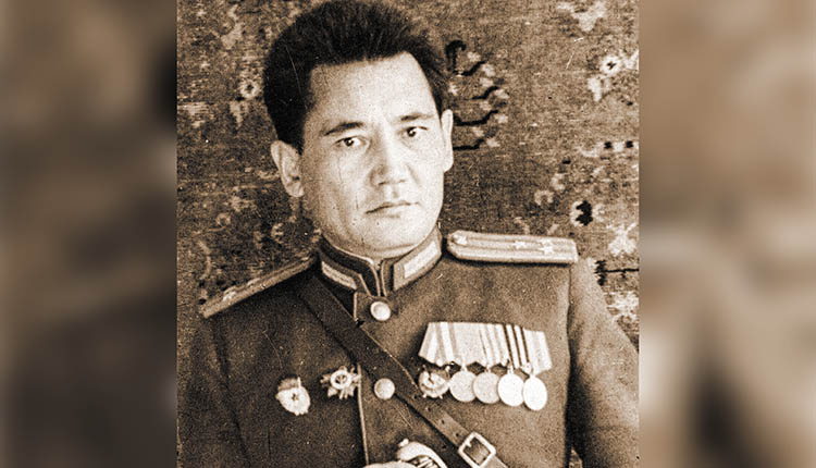 Бауыржан Момышулы