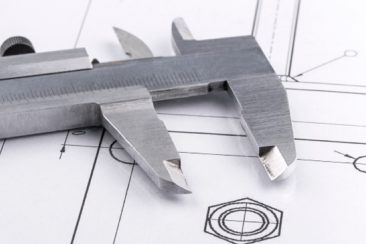 Bborriss.67 / Shutterstock / FOTODOM📷Изобретателем штангенциркуля считают французского математика XVII века Пьера Вернье. Но прообразы прибора находили при раскопках эпох Древнего Китая и Древней Греции