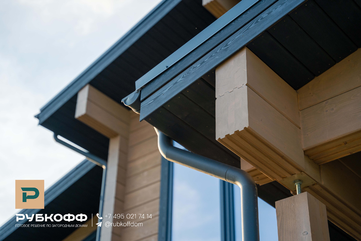 Отделка торцов крыши и свесов кровли лиственницей