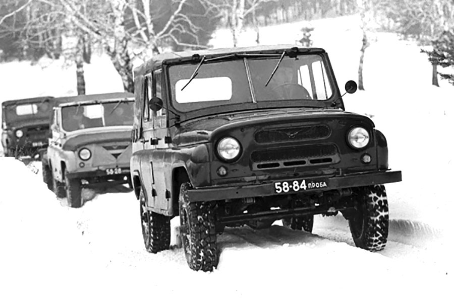 Первое поколение УАЗ-469 на испытаниях.