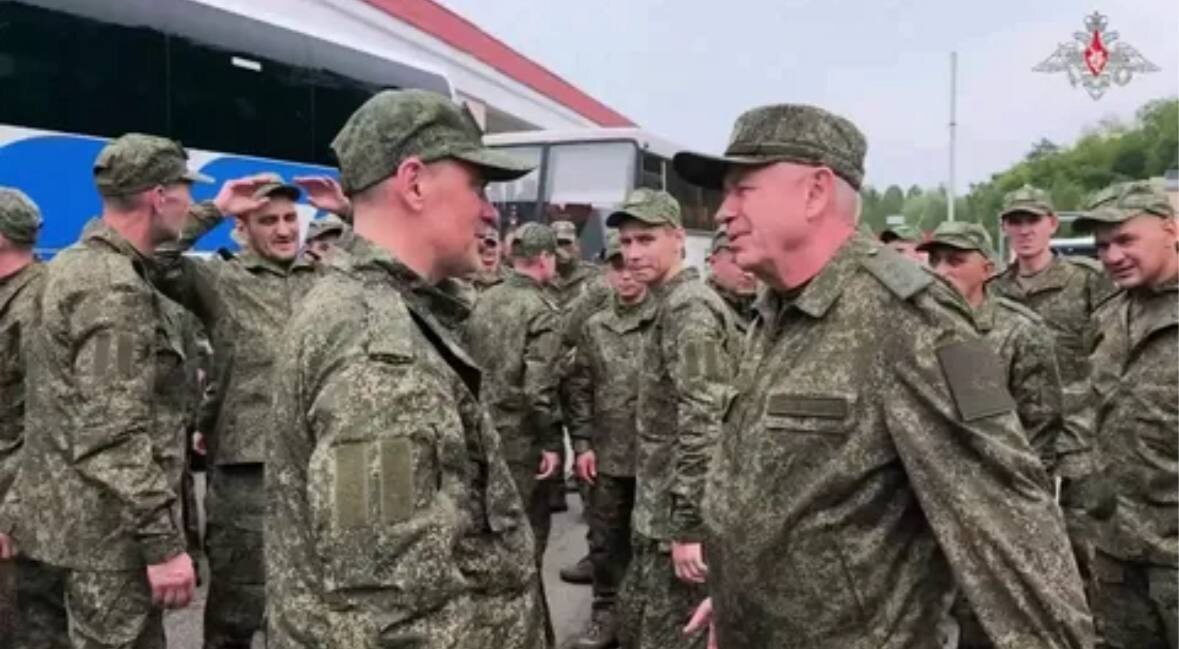    Четверо жителей Югры вернулись домой из украинского плена