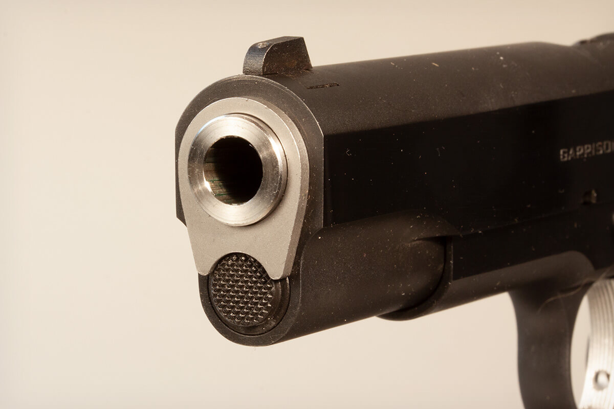 В отличие от большинства моделей 9-миллиметровых пистолетов, разработанных в 1911 году, в конструкции Garrison применяется традиционная втулка ствола. Пистолет оснащен стандартной системой отдачи, соответствующей стандартам GI.