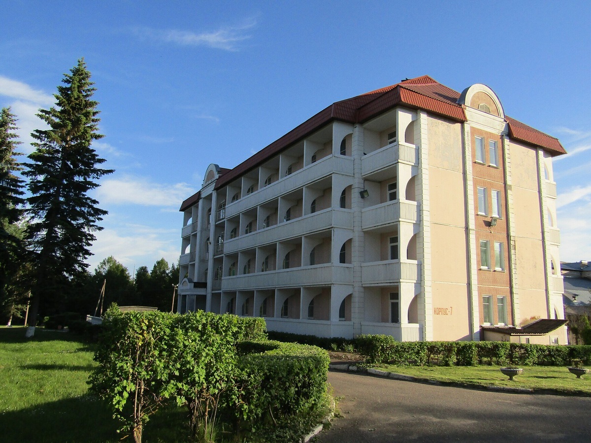 Погулять по санаторию охранники разрешают туристам и без проживания. Фото: Fotus47 / Wikimedia