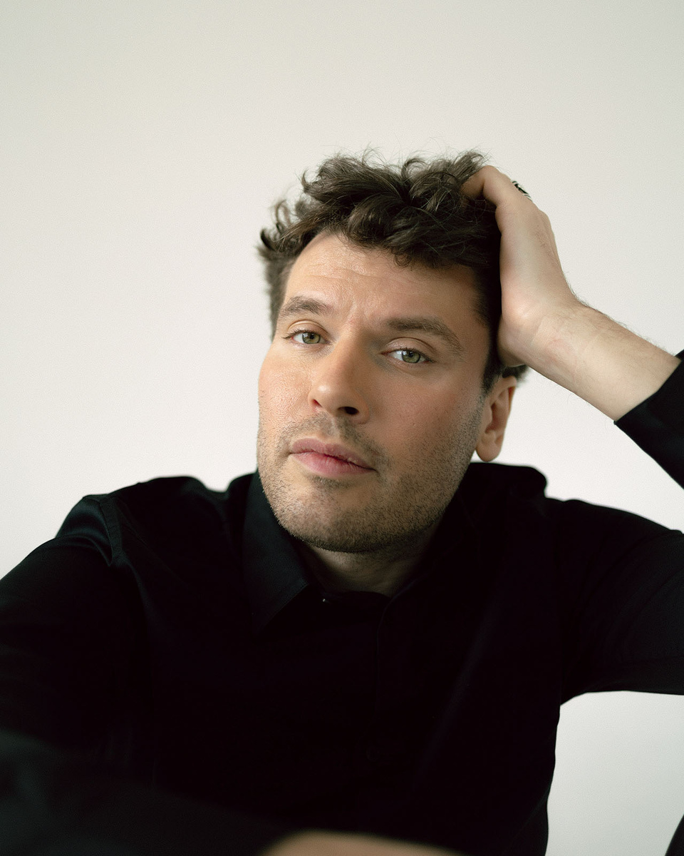    Павел Артемьев