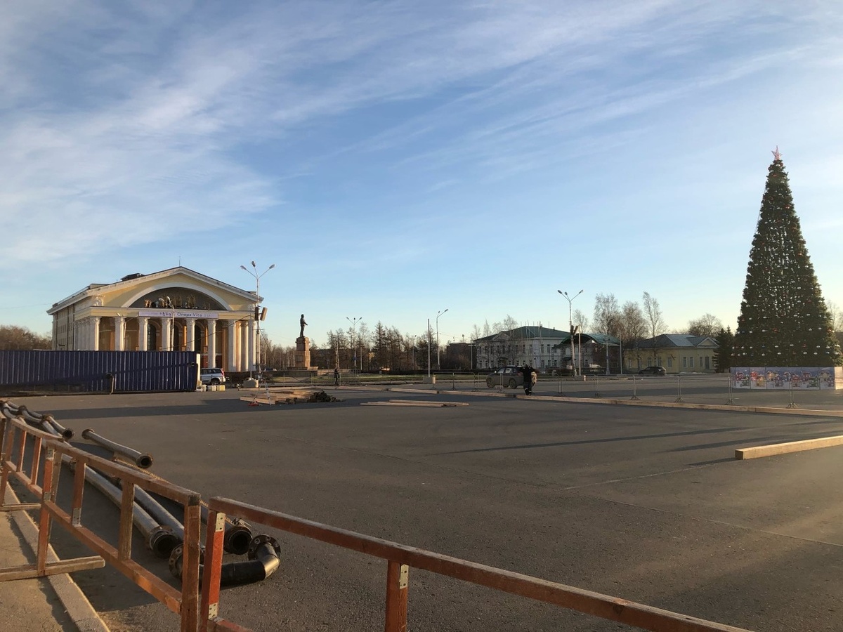    Установка катка на Кирова. Фото: пресс-служба Минспорта Карелии