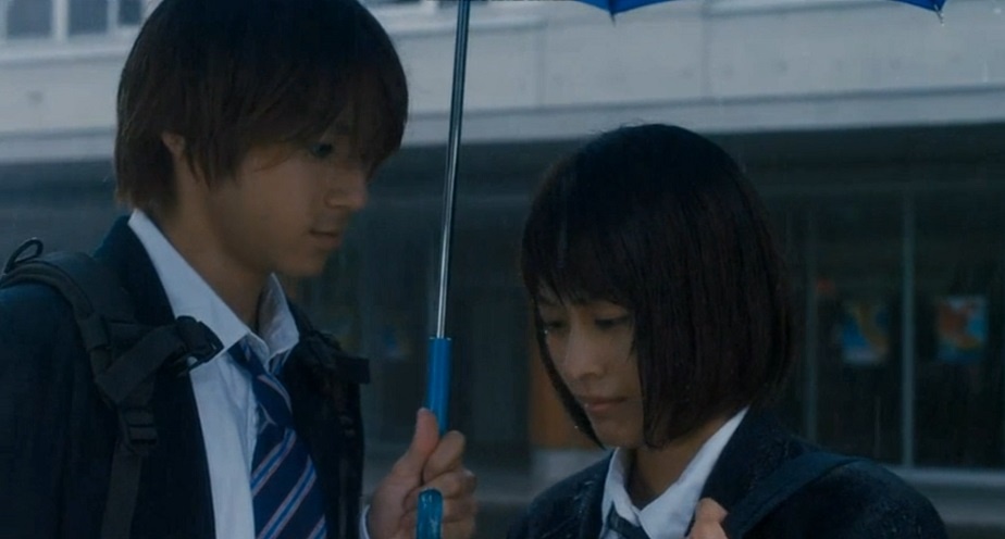 Юки Ямада в роли Андо Такуми и Аримура Касуми в роли Киноситы Нинако