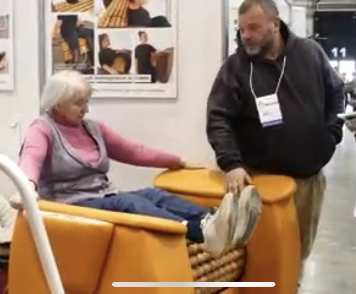 Вадим Возный на выставке Старшее поколение 