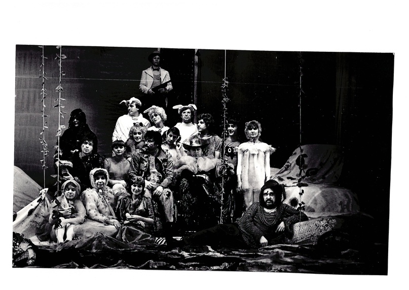 Сцена из спектакля Никто не поверит. 1980-е. Предоставлено семьей Р.Т.Сафиуллина