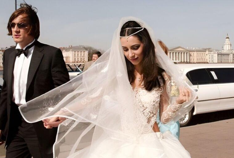 Зара и Сергей Матвиенко в день свадьбы. Фото: Pinterest