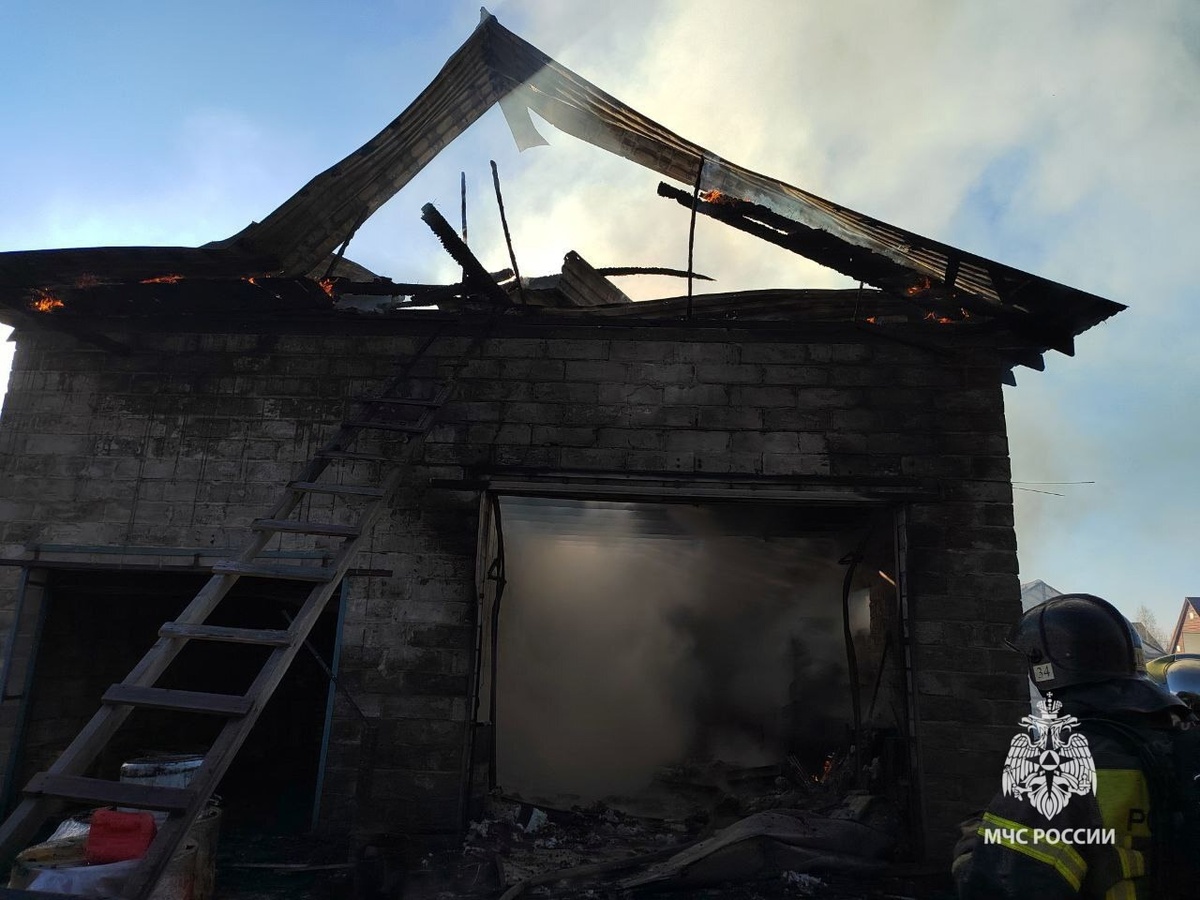    В одном из гаражей Ханты-Мансийска сгорели два автомобиля