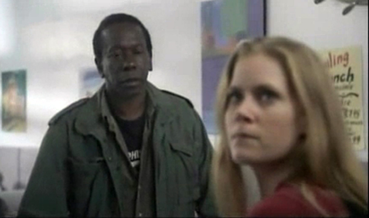 Кадр из короткометражного фильма «Деньги» (2006)