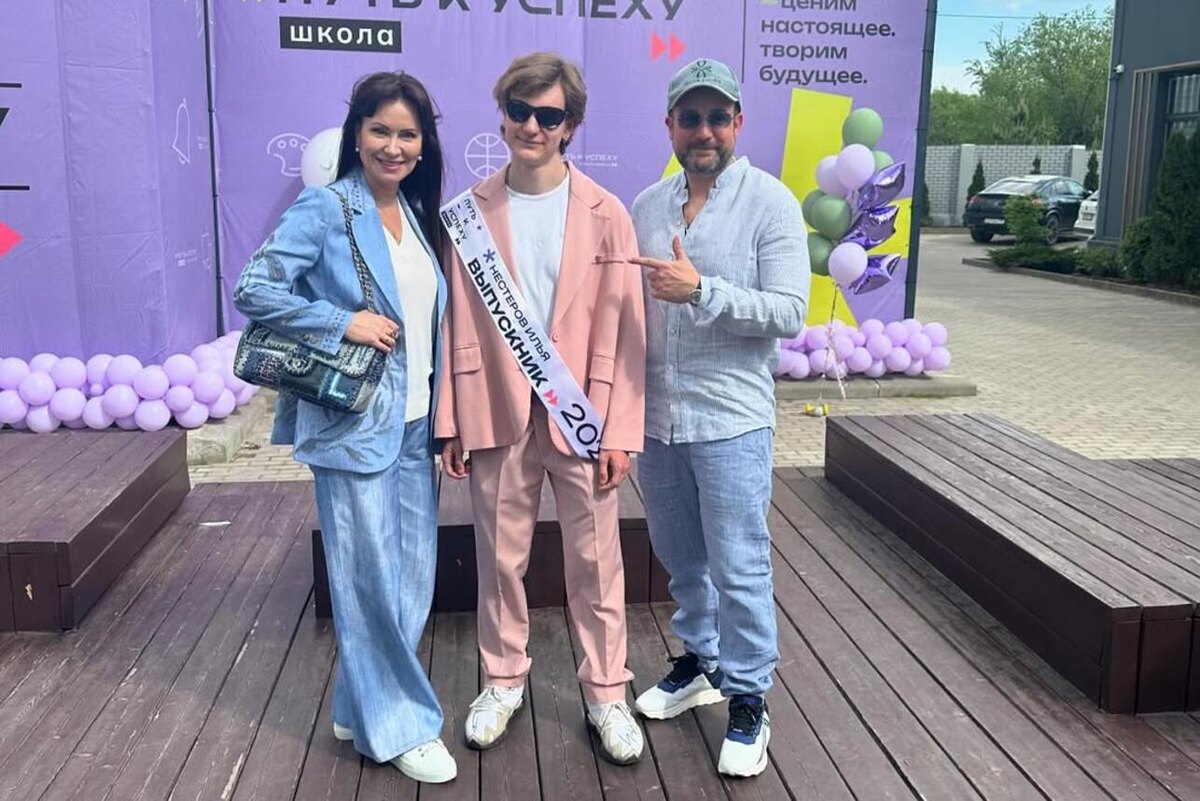    Нонна Гришаева с сыном и мужем Социальные сети