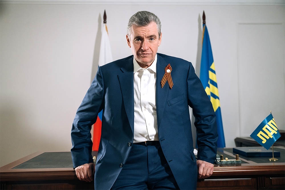    Лозунг лидера ЛДПР Леонида Слуцкого "Россия - больше, чем Москва" стал отдельной идеологической линией. / Из архива МГД