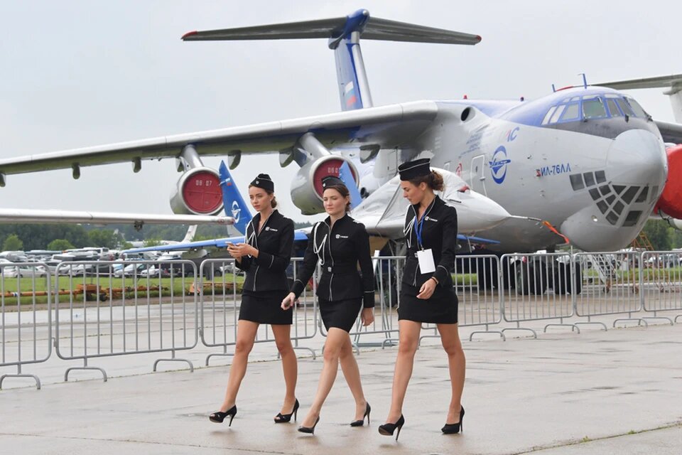Стюардесса - одна из немногих профессий, которая до сих пор окутана ореолом таинственности. Фото: Владимир ВЕЛЕНГУРИН.