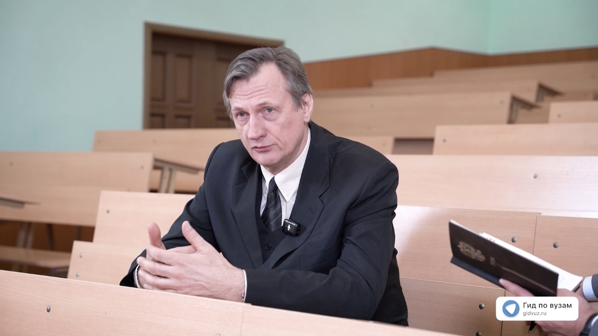 Панютин Алексей Николаевич – директор института лесного бизнеса и иноватики в СПбГЛТУ им. С.М. Кирова. СМИ «Гид по вузам».