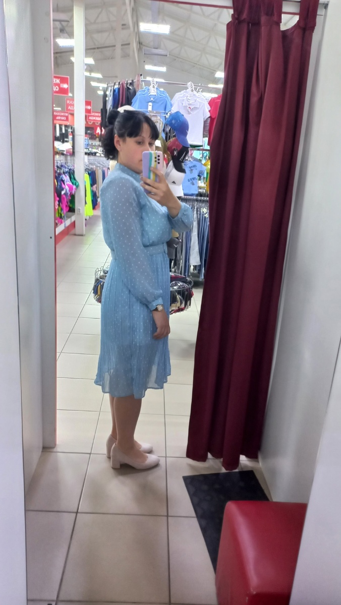 У сестер спросила совет, сестры одобрили это платье