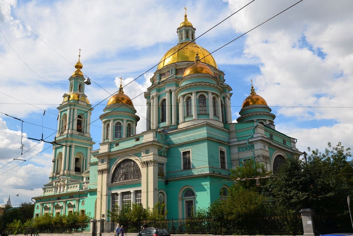 Богоявленский кафедральный собор в Елохове – место, где будет проходить крещение. Находится на м. Бауманская. Фото с официального сайта собора.