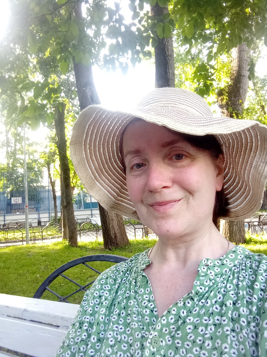 В Милютинском саду, на Покровском бульваре.