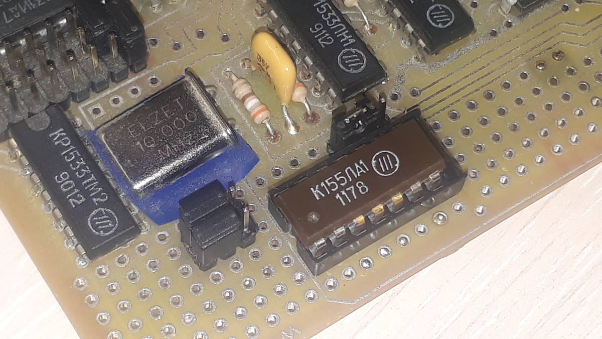 Положение джамперов смещает растр на 12 строк