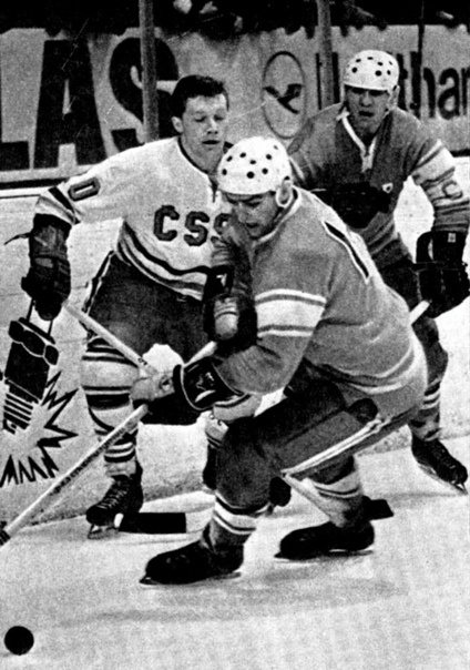 Фото с яндекс.картинки (А.Ионов и Б.Майоров в матче с чехами)