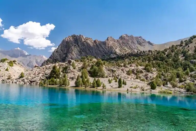    Озеро Маргузор, Фанские горы, Таджикистан   
фото с сайта tour.tj aifstan.info