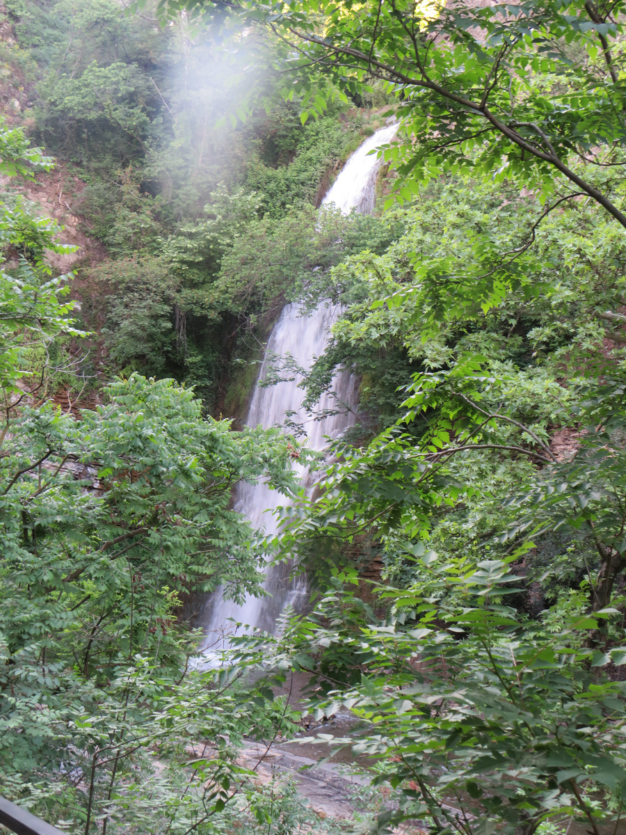 Самый крупный водопад в ботаническом саду Тбилиси