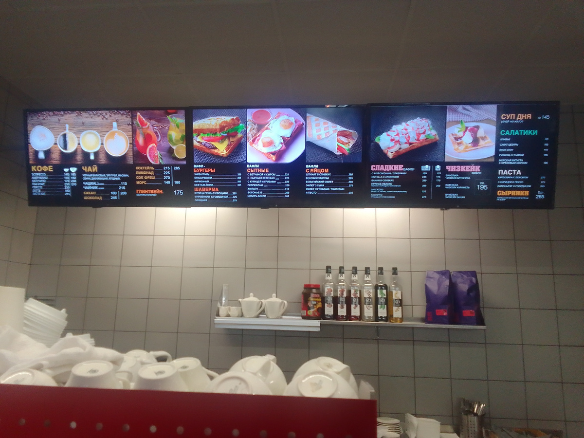 Меню. Если нажать на фото, можно посмотреть цены. А цены приемлемы.