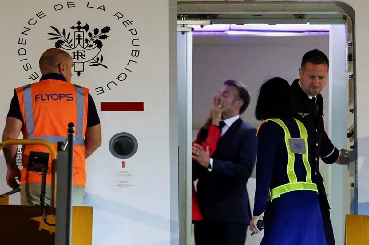    Эммануэль Макрон и Бриджит.