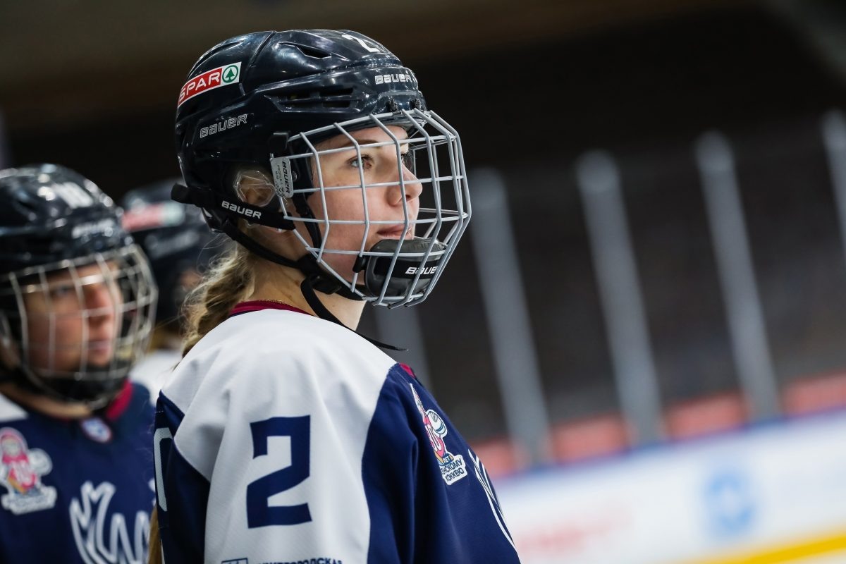    Многоопытная Ангелина Гончаренко является уже культовой фигурой женского хоккея в нашей стране