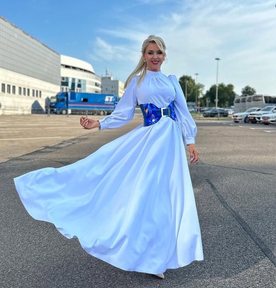    Артистка выросла в большой и дружной семье. Фото: личная страница Жанет в соцсети.