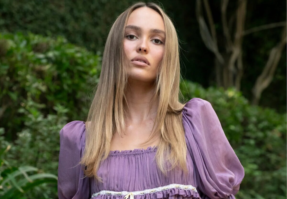 27 мая в 1999 году родилась Лили-Роуз Депп дочь  Джонни Деппа и Ванессы Паради. (фото из открытых источников)