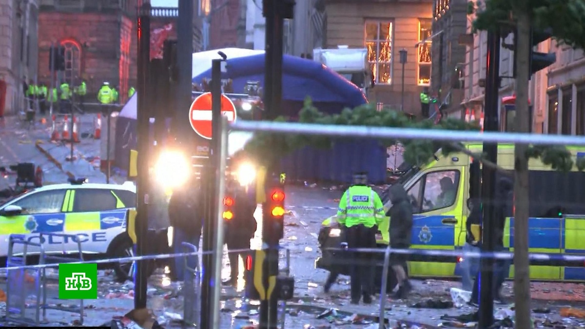    Футбольных фанатов в Ливерпуле сбил    53-летний    британец