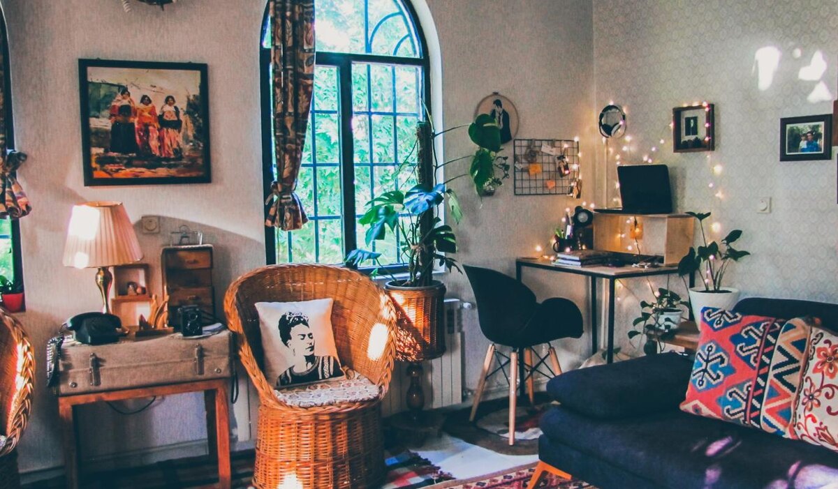     Умный хаос: как тренд на "антиинтерьер" меняет представление о красоте