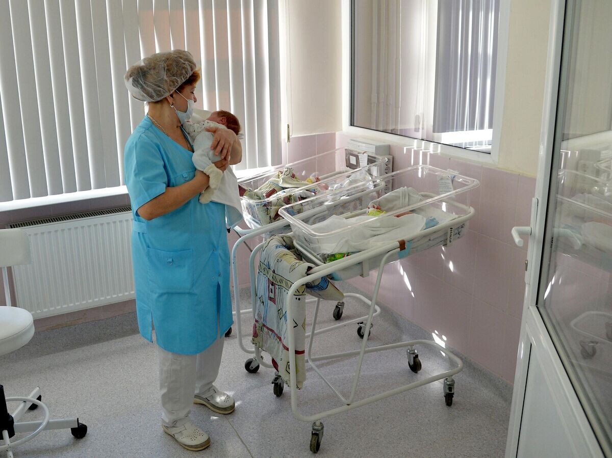    Сотрудница Челябинской областной Детской клинической больницы (ЧОДКБ)© РИА Новости / Александр Кондратюк