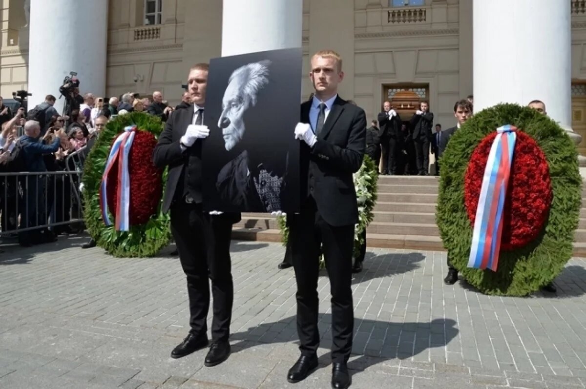    Урну с прахом Григоровича захоронят на Новодевичьем кладбище