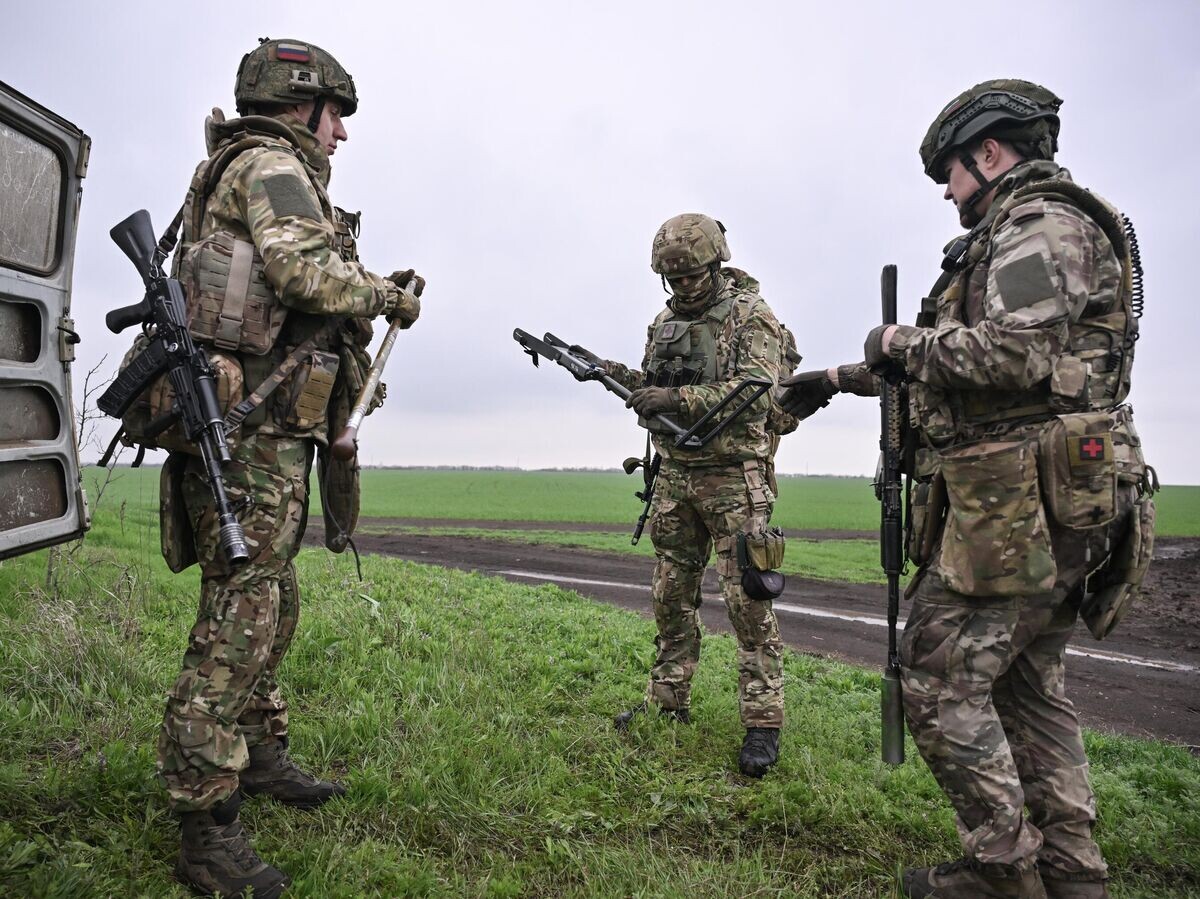    Военнослужащие ВС РФ в Запорожской области © РИА Новости / Константин Михальчевский