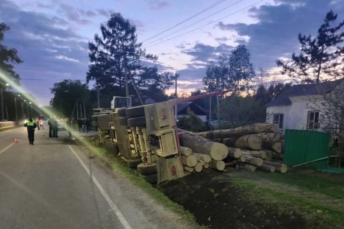    В Хабаровском крае многотонник лесовоз переехал детей, один погиб