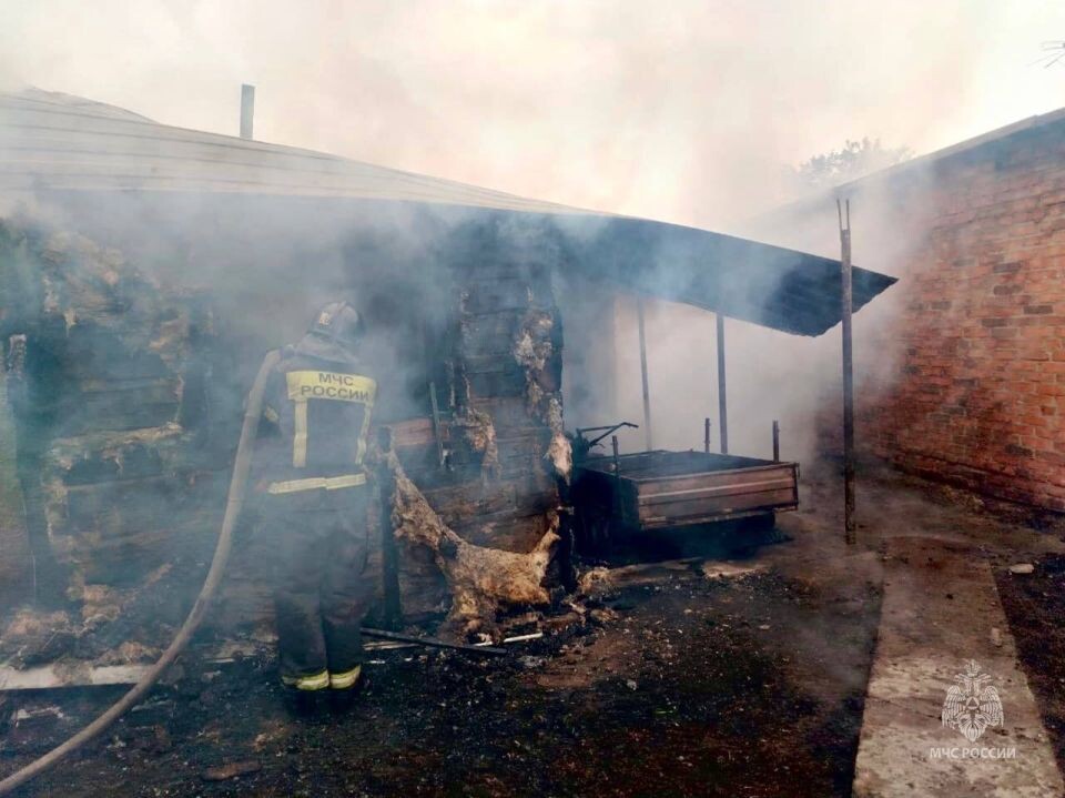    Пожар в Первомайском районе. Источник: МЧС Алтайского края