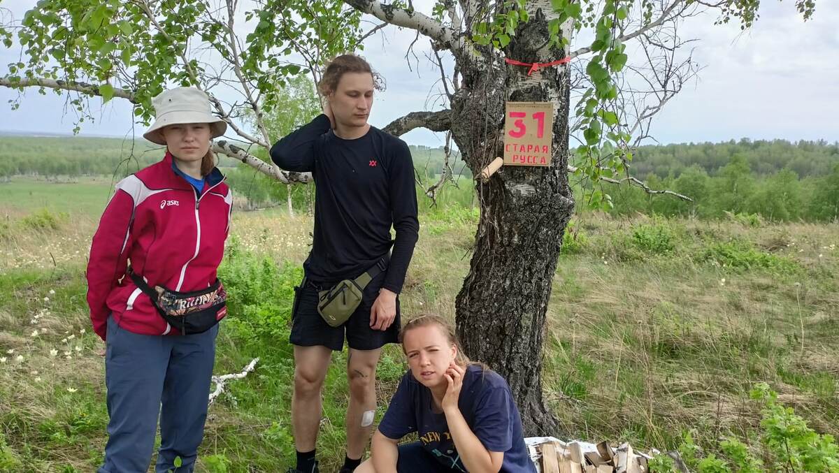 Я справа. Ну, жарко было мне