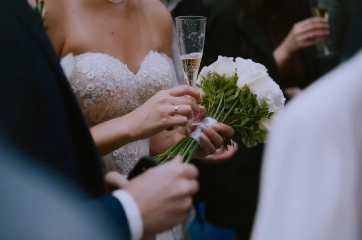    В красивую дату мая в Томске сыграли 48 свадеб