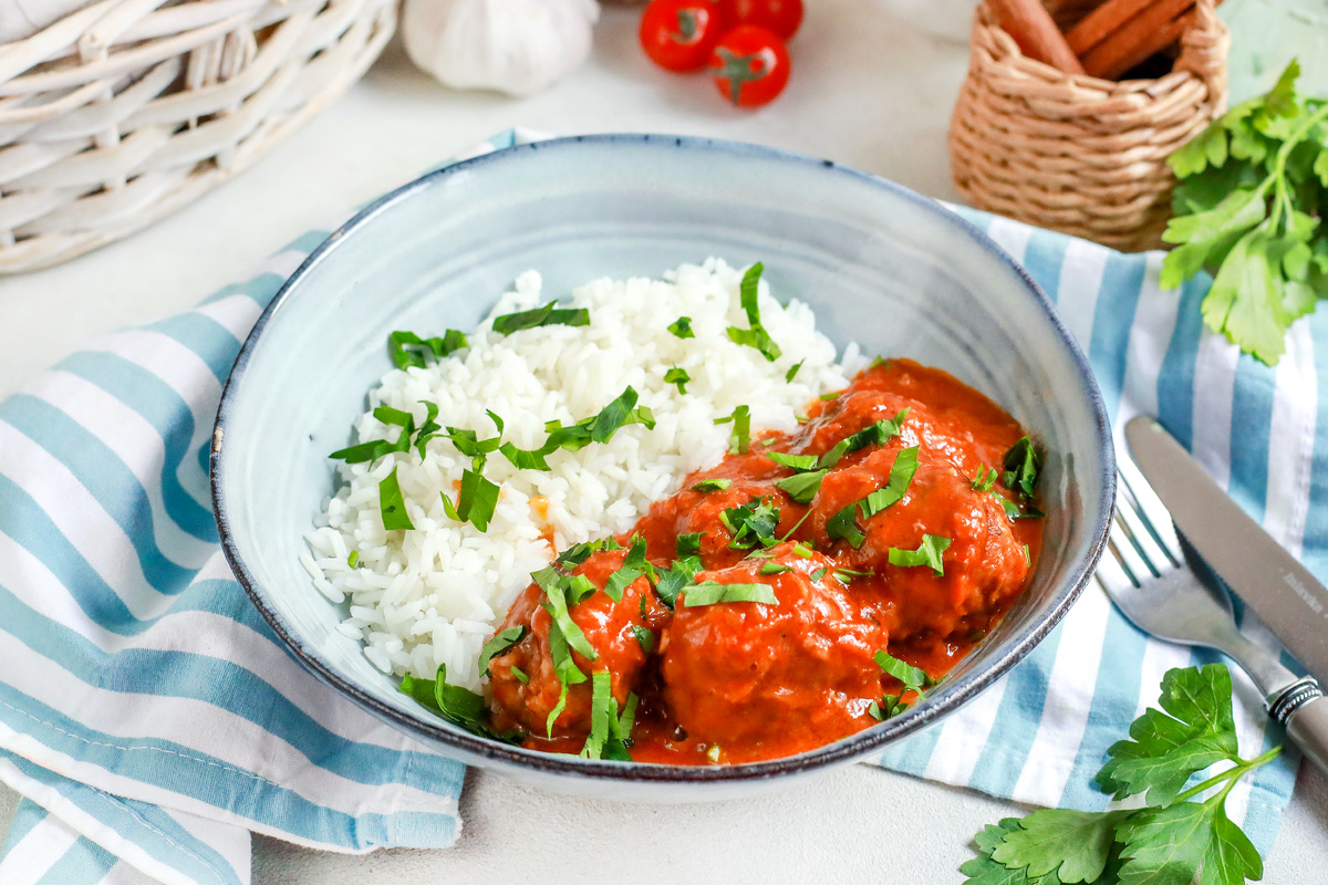 Кифтелуце - фрикадельки по-молдавски с рисом